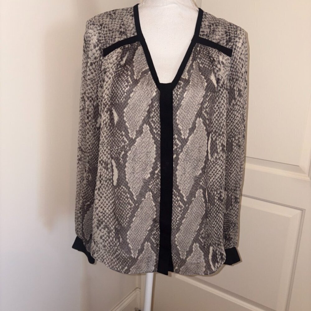 Diane von Furstenberg DVF Lane Chiffon Python 100% Silk Black Trim Blouse size 8